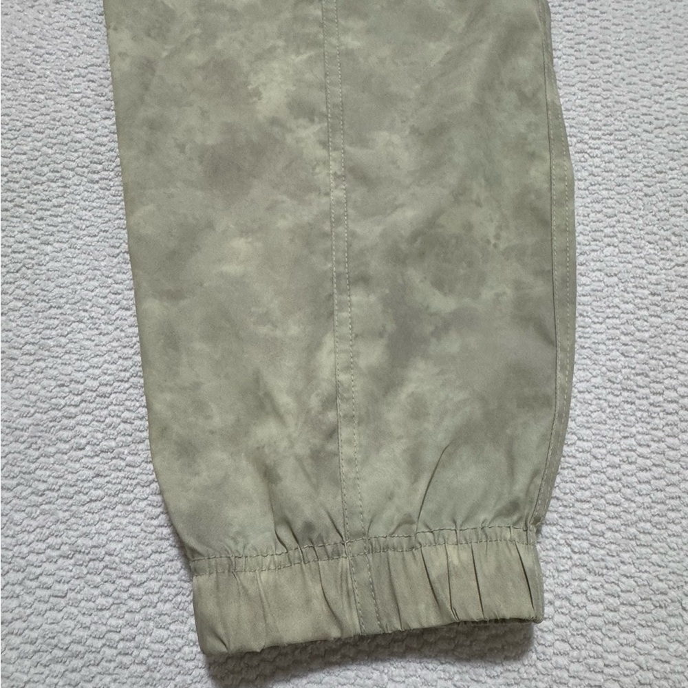 Fabletics Women Large Annie Dried Sage Tie Dye Texture Nylon Cargo Joggers - Picture 16 of 16